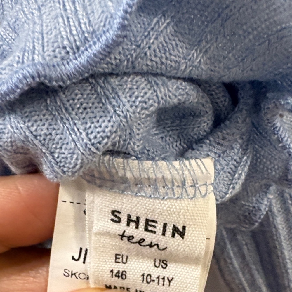 SHEIN Light Blue Ribbed Button-Down Top - Picture 3 of 3